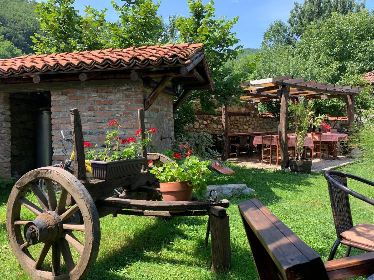 Konak Tosa Poganovo Exterior photo