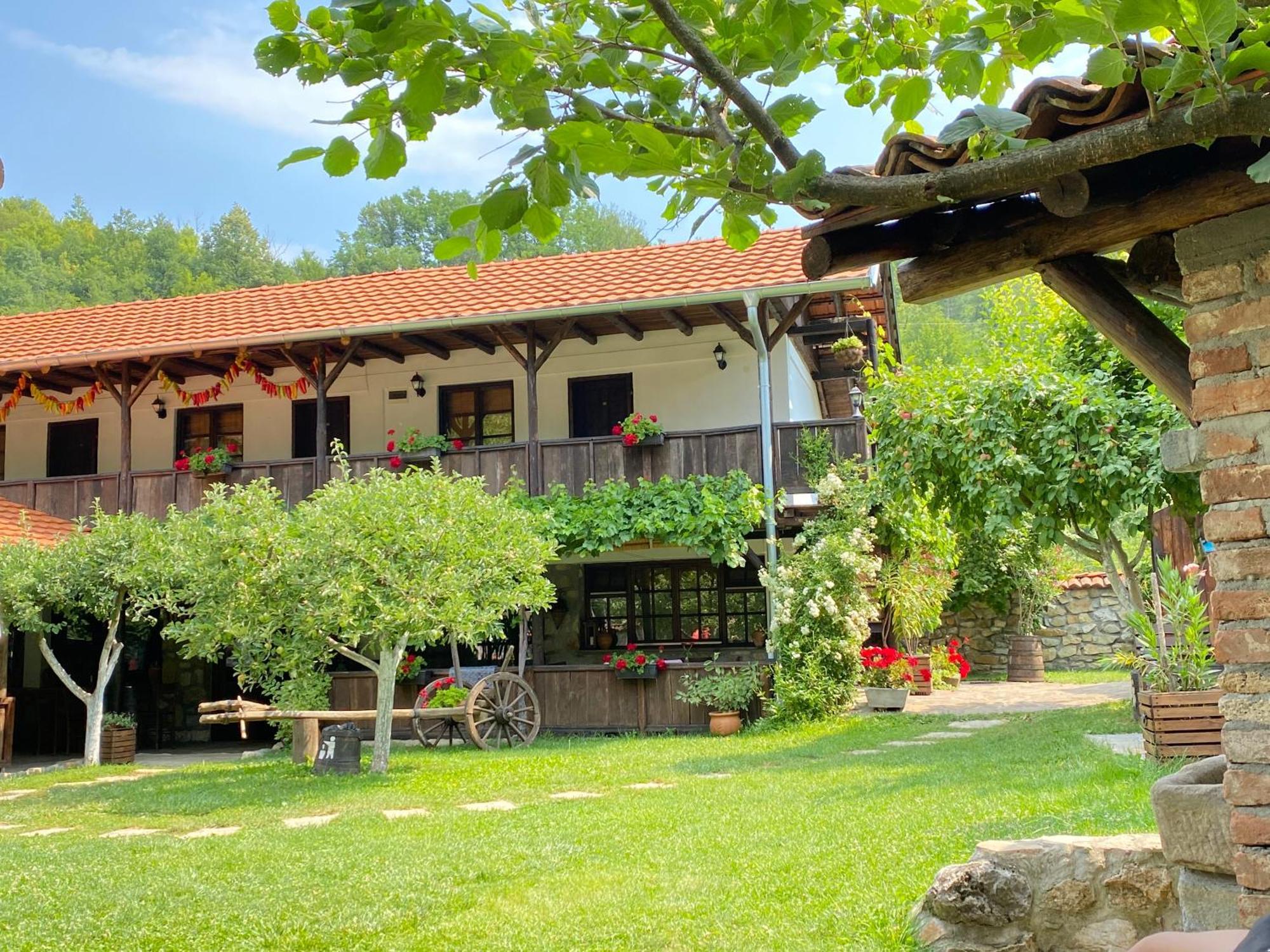 Konak Tosa Poganovo Exterior photo