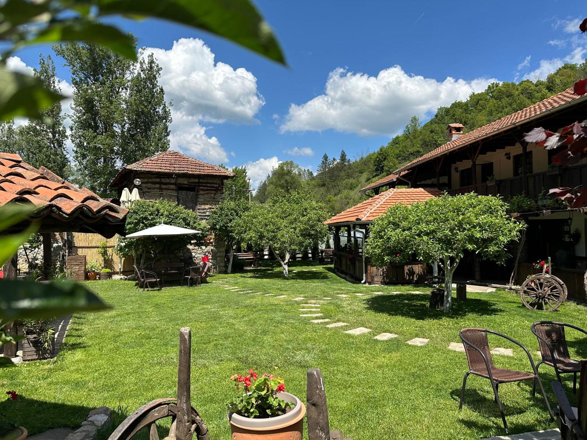 Konak Tosa Poganovo Exterior photo